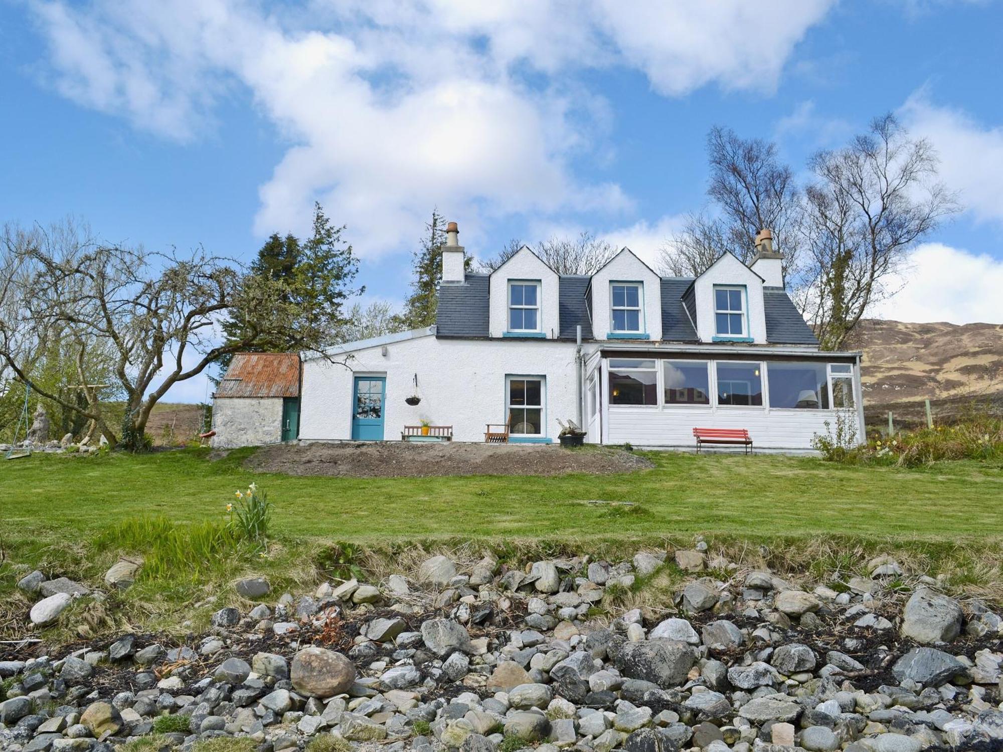 Loch Shore Cottage Dornie Eksteriør billede