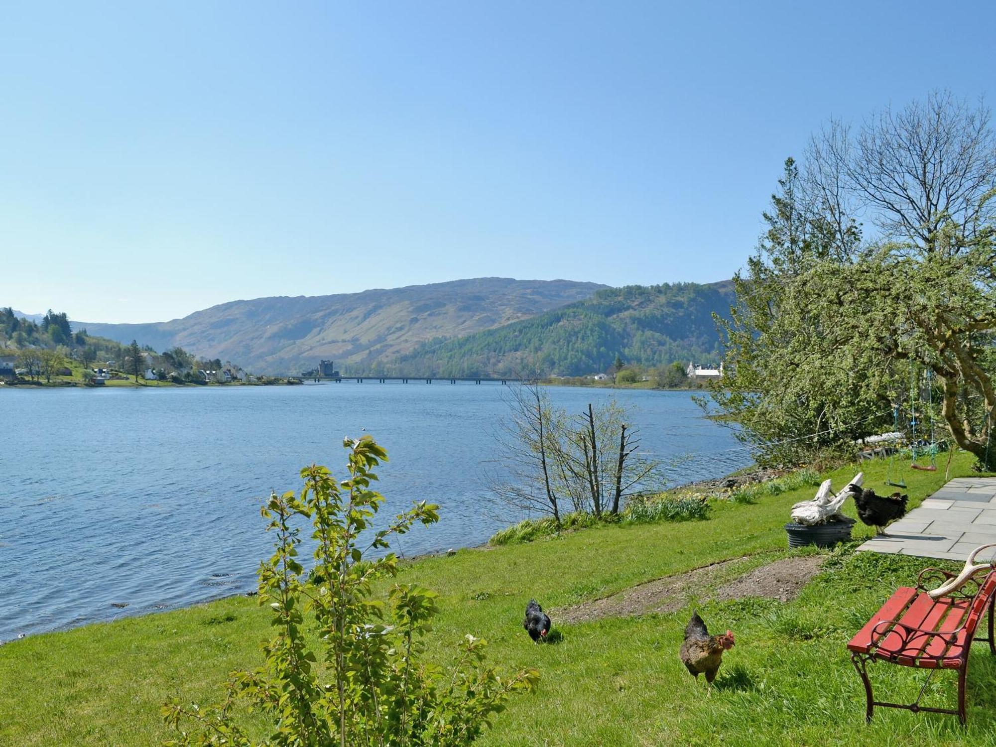 Loch Shore Cottage Dornie Eksteriør billede