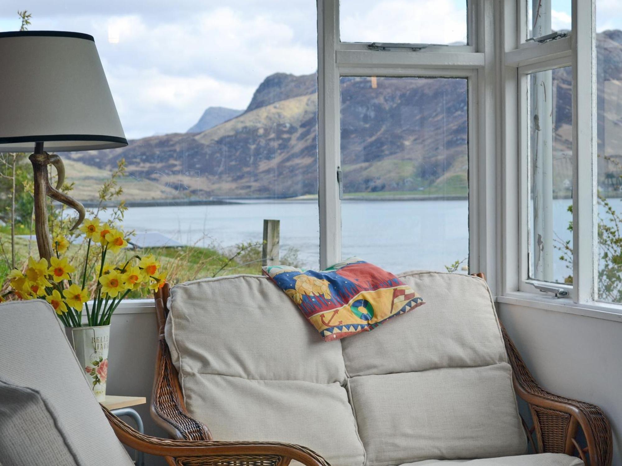 Loch Shore Cottage Dornie Eksteriør billede